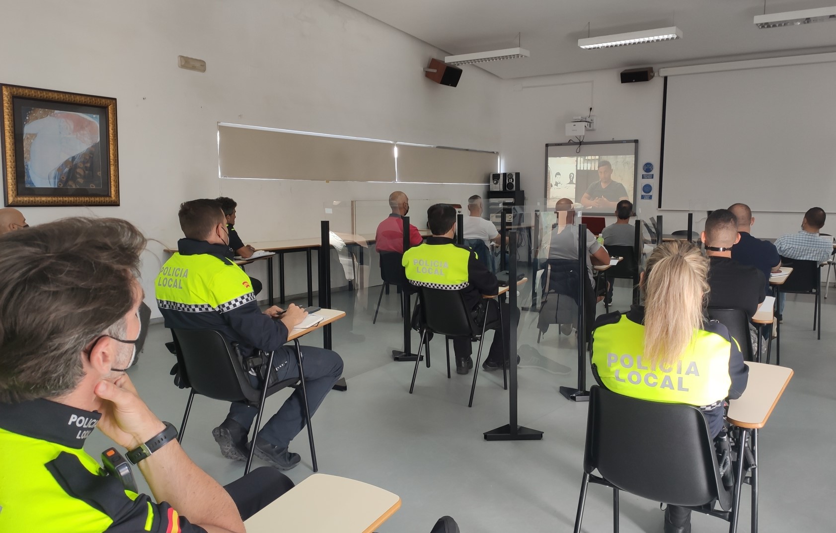 Cuatro agentes de la Policía Local realizan un curso para el pilotaje de drones en espacios públicos