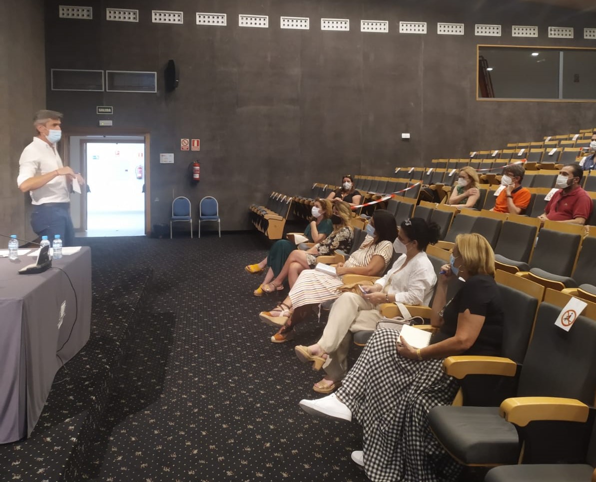 Educación reúne a los directores de colegios ante la finalización del curso escolar 2020/21