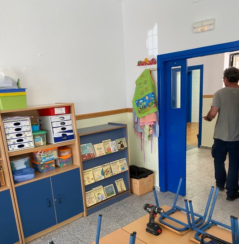 Mantenimiento Urbano prepara un dispositivo de pintura y adecentamiento de centros educativos durante el verano
