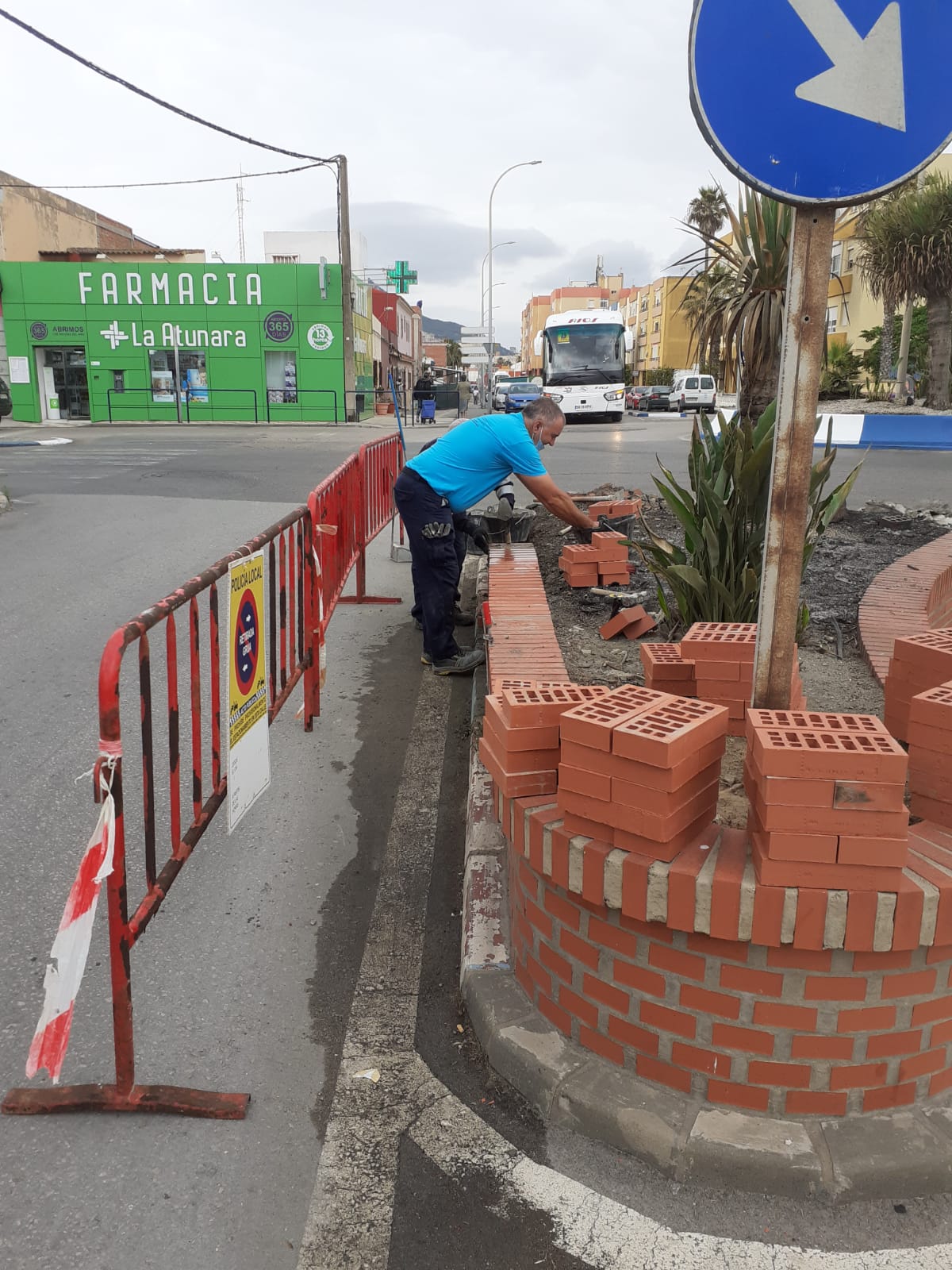 Mantenimiento Urbano prosigue con la reparación de mobiliario urbano en San Bernardo y Atunara