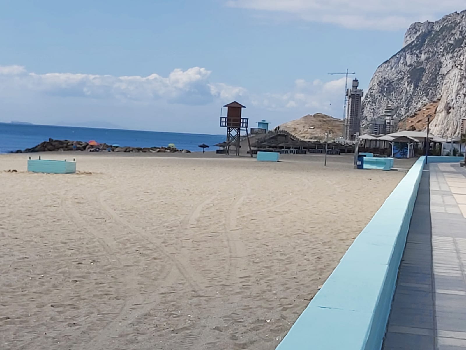 Playas ultima el acondicionamiento del litoral de levante con la colocación de todas las pasarelas, maceteros y nuevas zonas de sombra