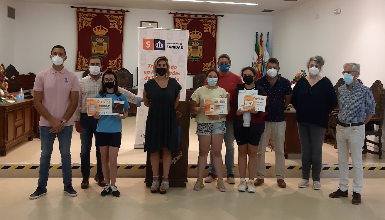 Salud entrega a Sofía Cuevas, Athenea Rodríguez y Amanda García los premios del concurso ‘Día Mundial Sin Tabaco’