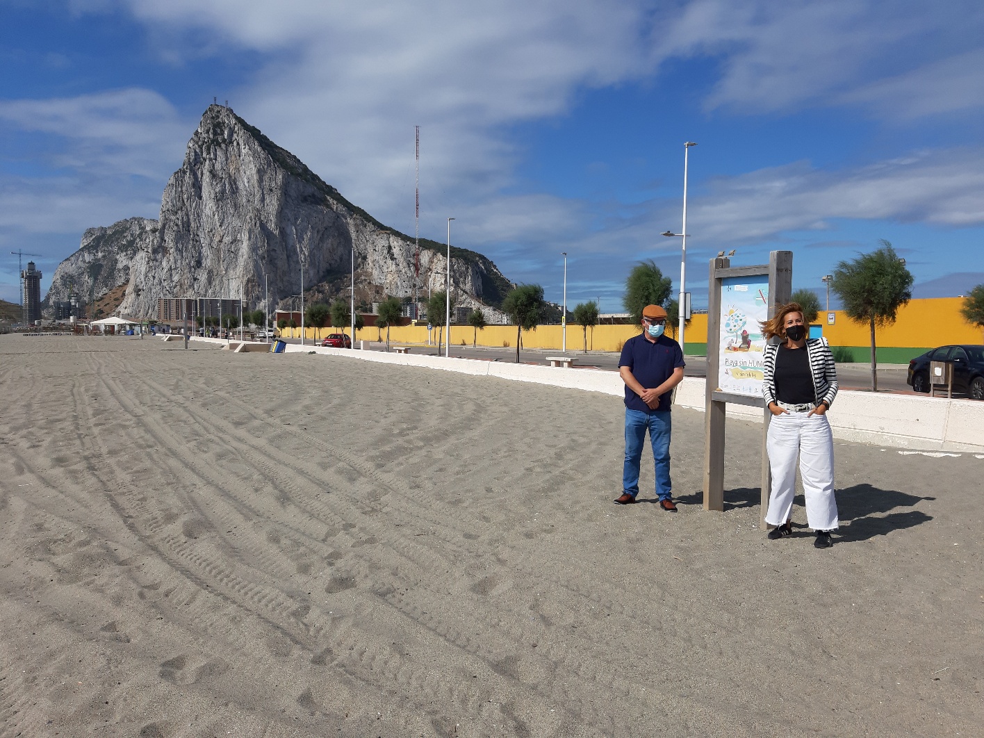 Santa Bárbara, playa sin humo y sin colillas en uno de sus tramos