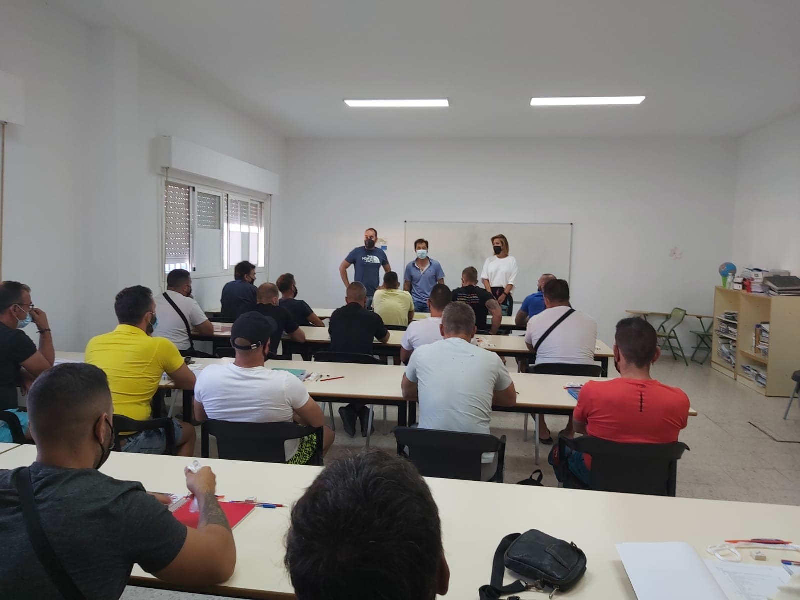 Empleo dispone un aula para la formación de jóvenes linenses en el sector pesquero