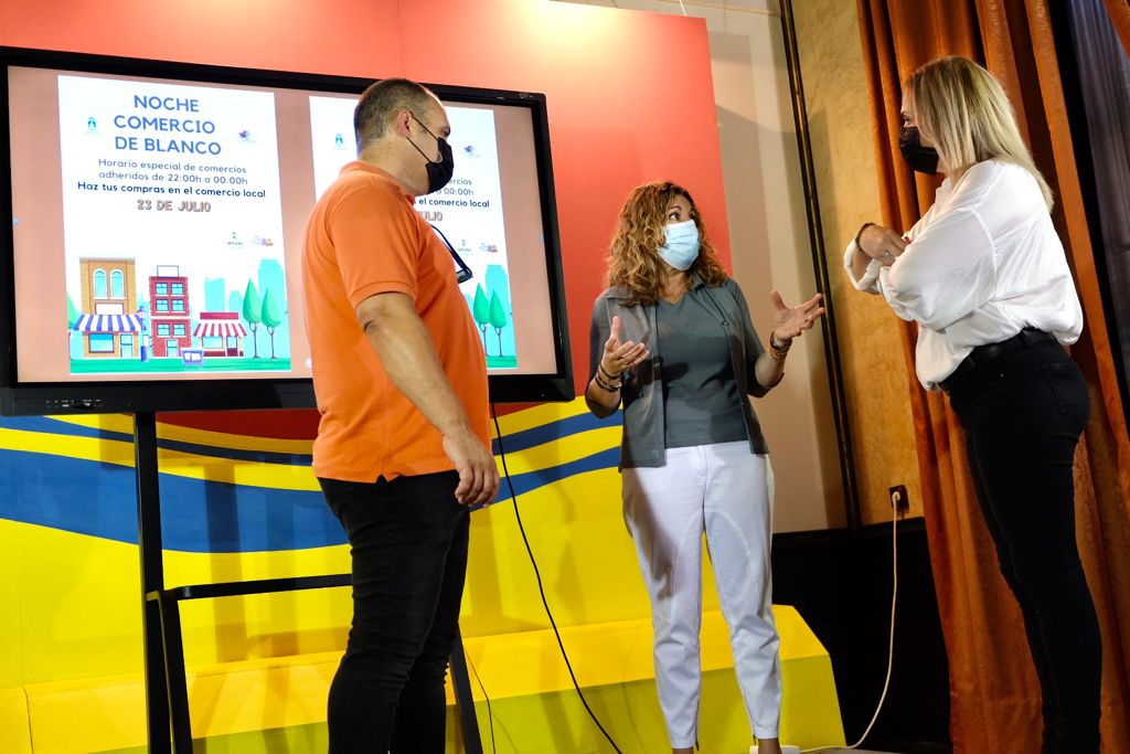 `NOCHE DE BLANCO´ EN EL COMERCIO DE PROXIMIDAD PARA ANIMAR A EFECTUAR LAS COMPRAS DE VERANO