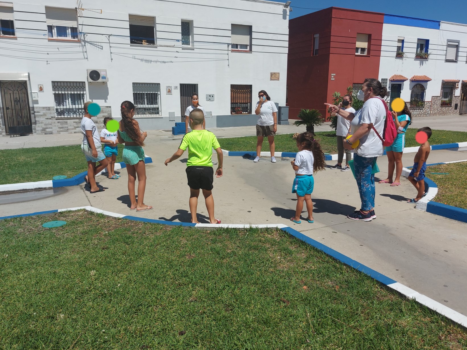 Servicios Sociales realiza talleres de verano en las barriadas de Los Junquillos y La Atunara