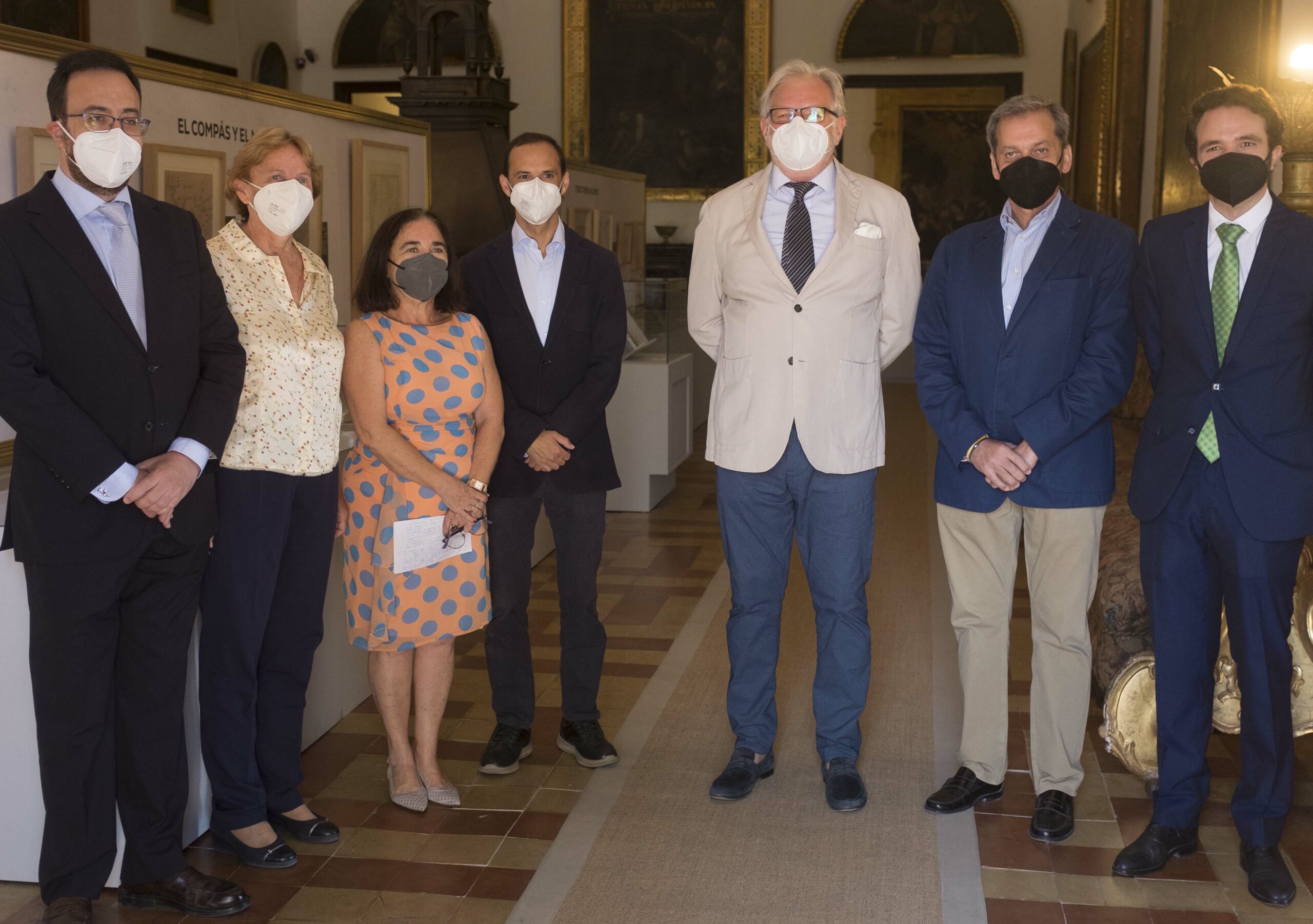 EL ALCALDE INAUGURA LA EXPOSICIÓN DEL ARCHIVO DE INDIAS Y DE MEDINA SIDONIA
