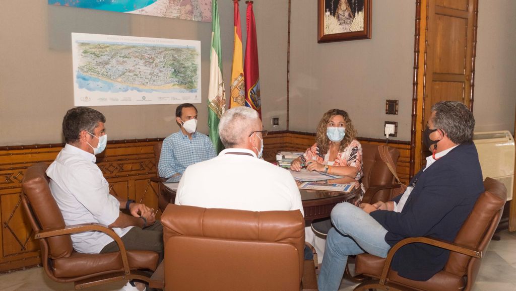 EL ALCALDE RECIBE A REPRESENTANTES DE LA ASOCIACIÓN EMPRESARIAL DE REMATACAUDALES