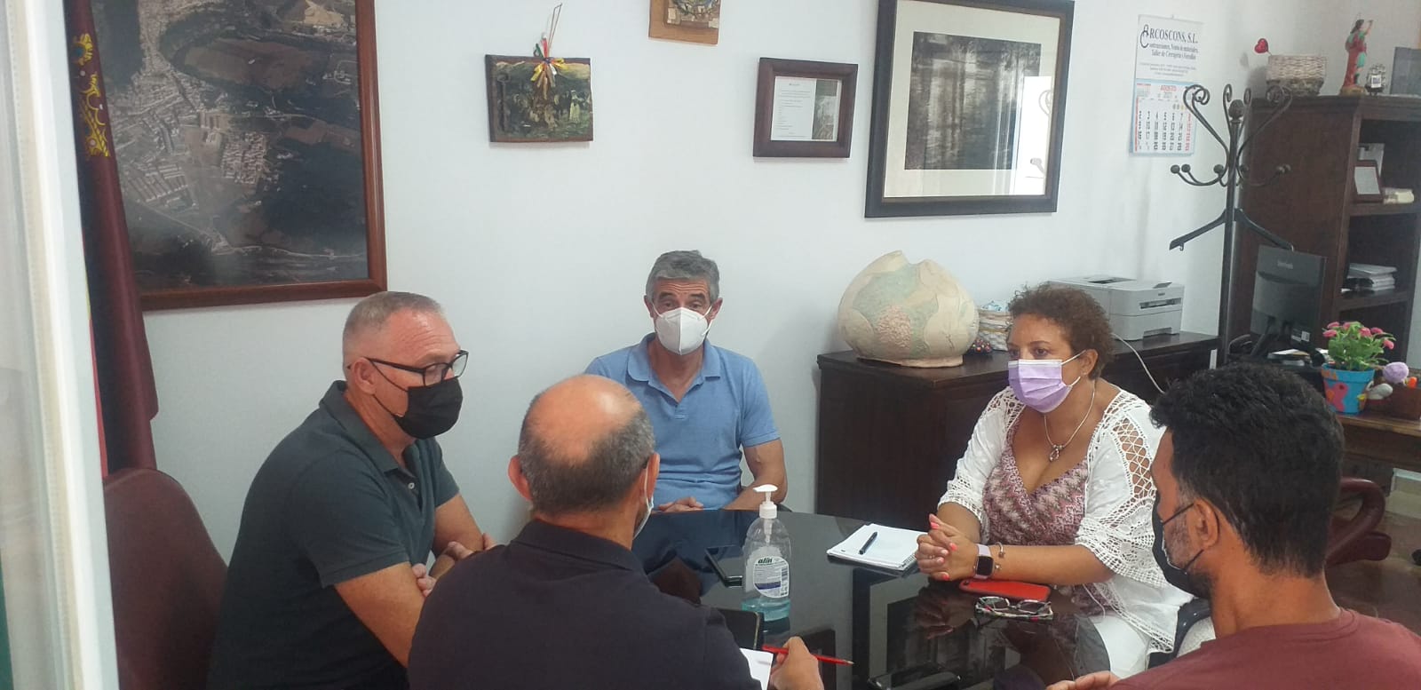 El ALCALDE ESCUCHA LAS DEMANDAS DE LOS BOMBEROS