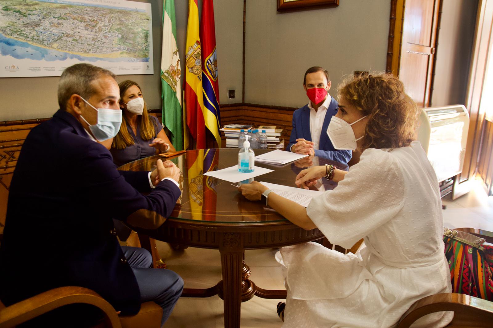 MORA AGRADECE A LA MINISTRA MONTERO QUE “ATIENDA Y SEA SENSIBLE A LAS VOCES DEL MUNICIPALISMO”