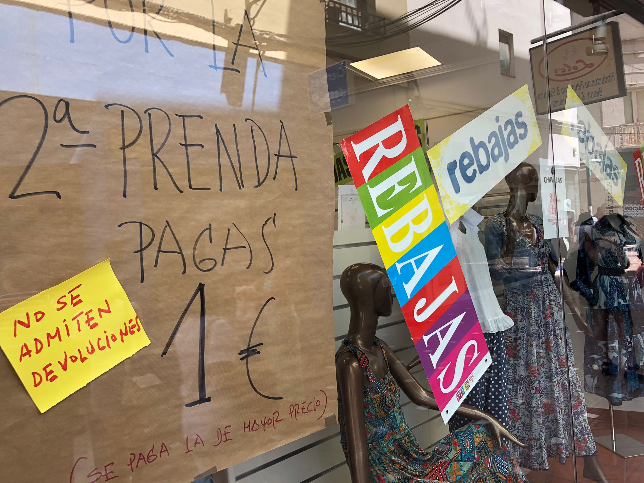 Mercados y Comercio destaca la buena acogida del “outlet” promovido por Apymell en el centro de la ciudad