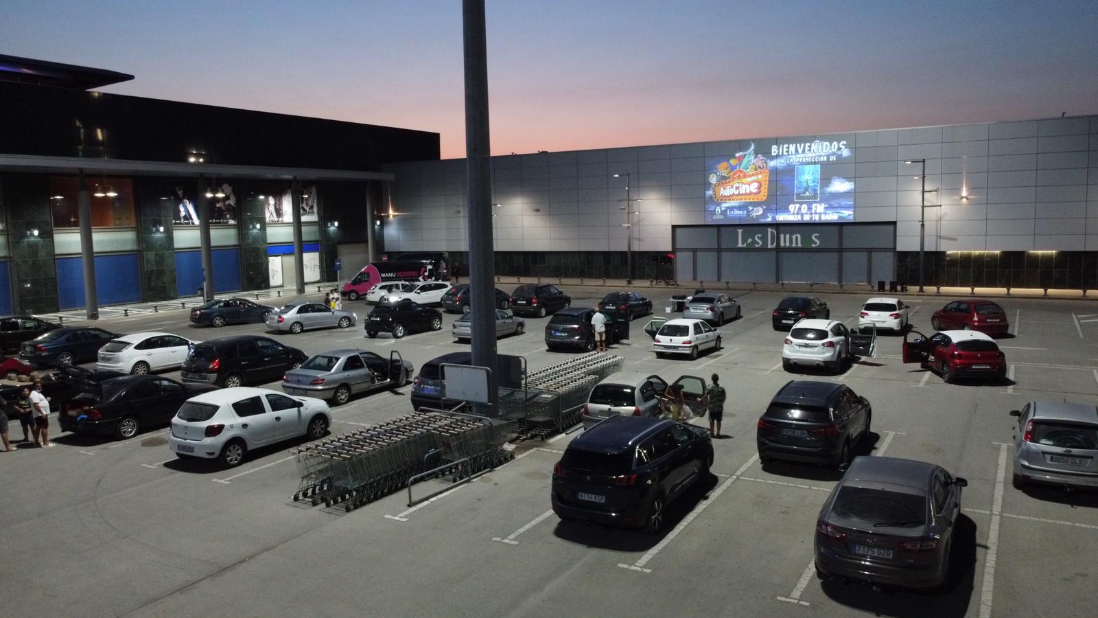 NUEVO ÉXITO DEL ‘MARTES DE AUTOCINE’ EN EL CENTRO COMERCIAL LAS DUNAS