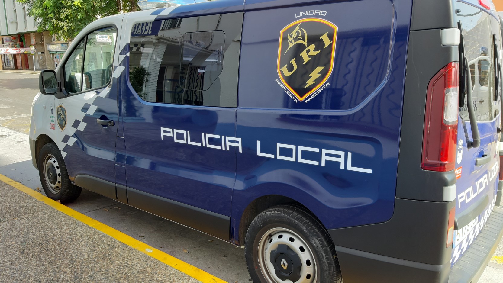 Agentes de la Policía Local detienen a un individuo por la venta de sustancias estupefacientes en la vía pública