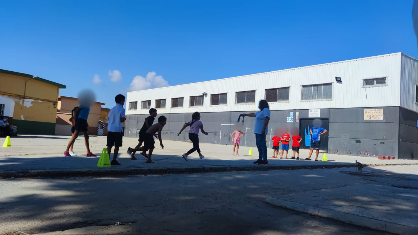 Asuntos Sociales realiza actividades con menores en plazas de las barriadas de Los Junquillos y La Atunara