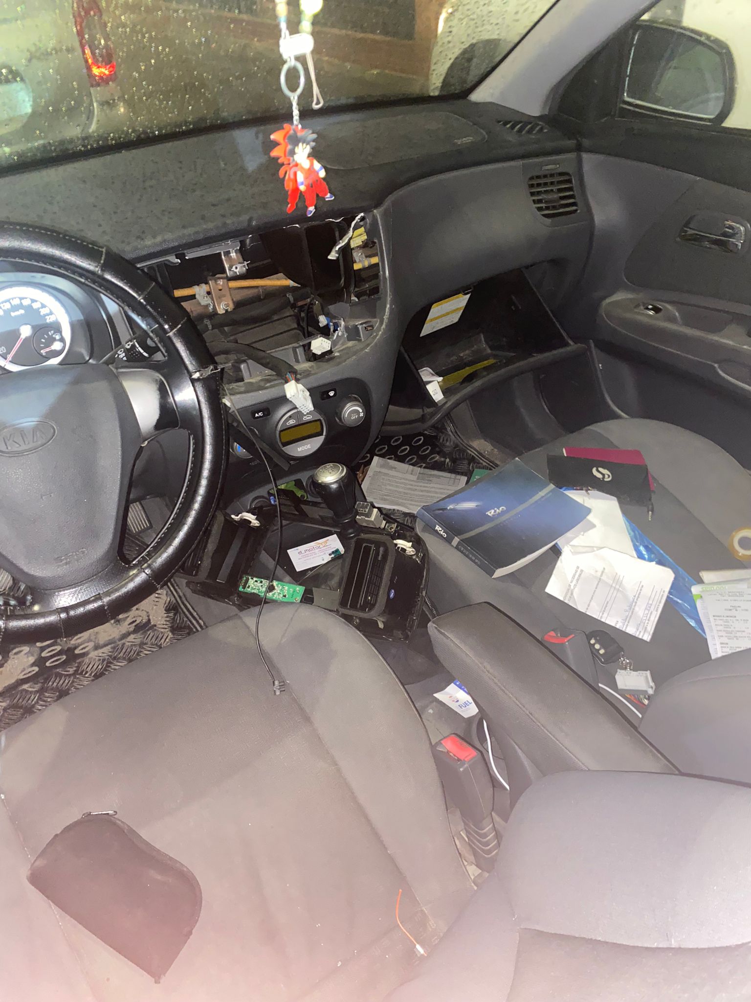 Gracias a la colaboración ciudadana la Policía Local sorprende y detiene a un hombre robando en el interior de un vehículo