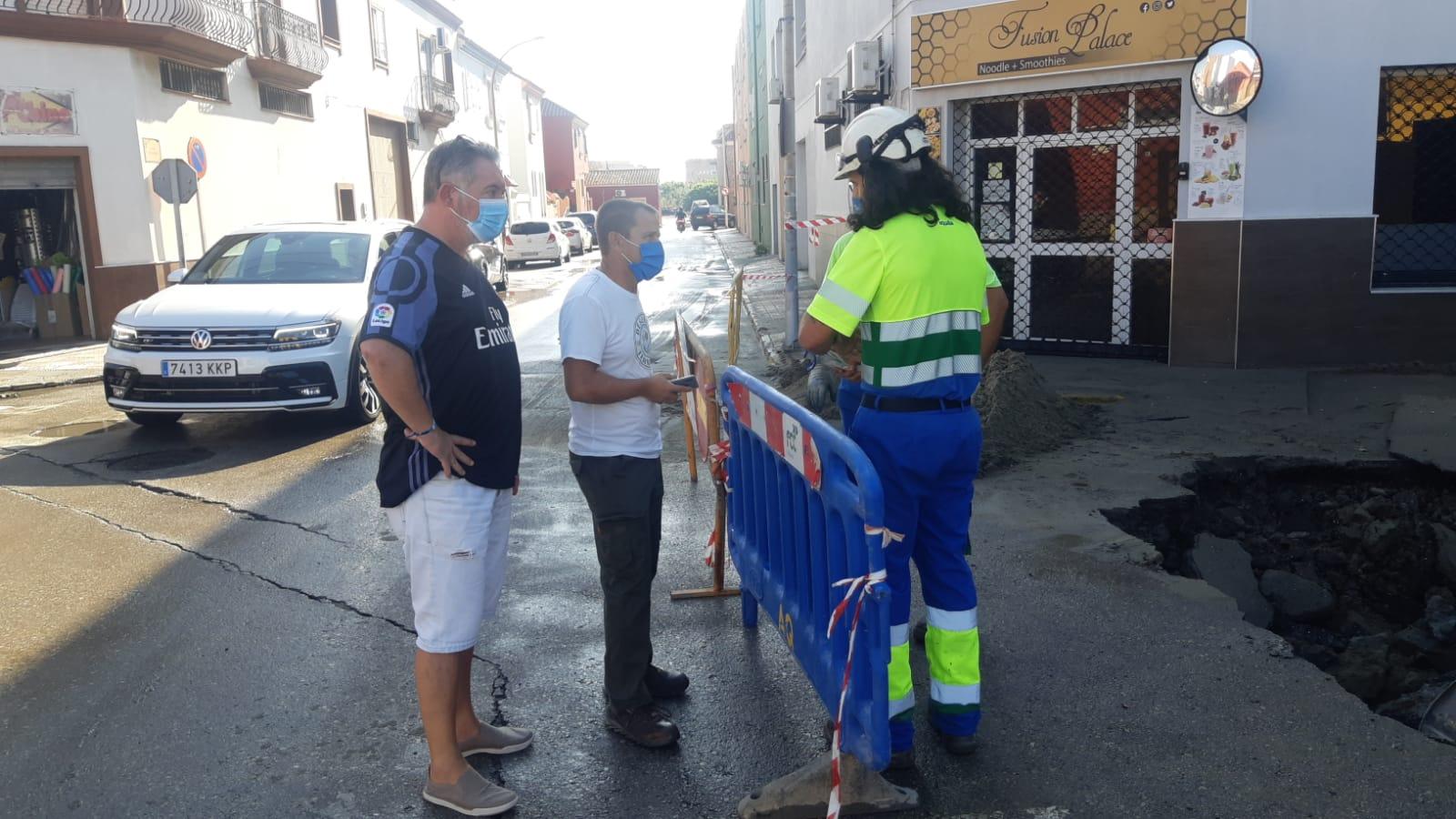 Una avería grave en la red deja sin suministro de agua a varias barriadas de la ciudad