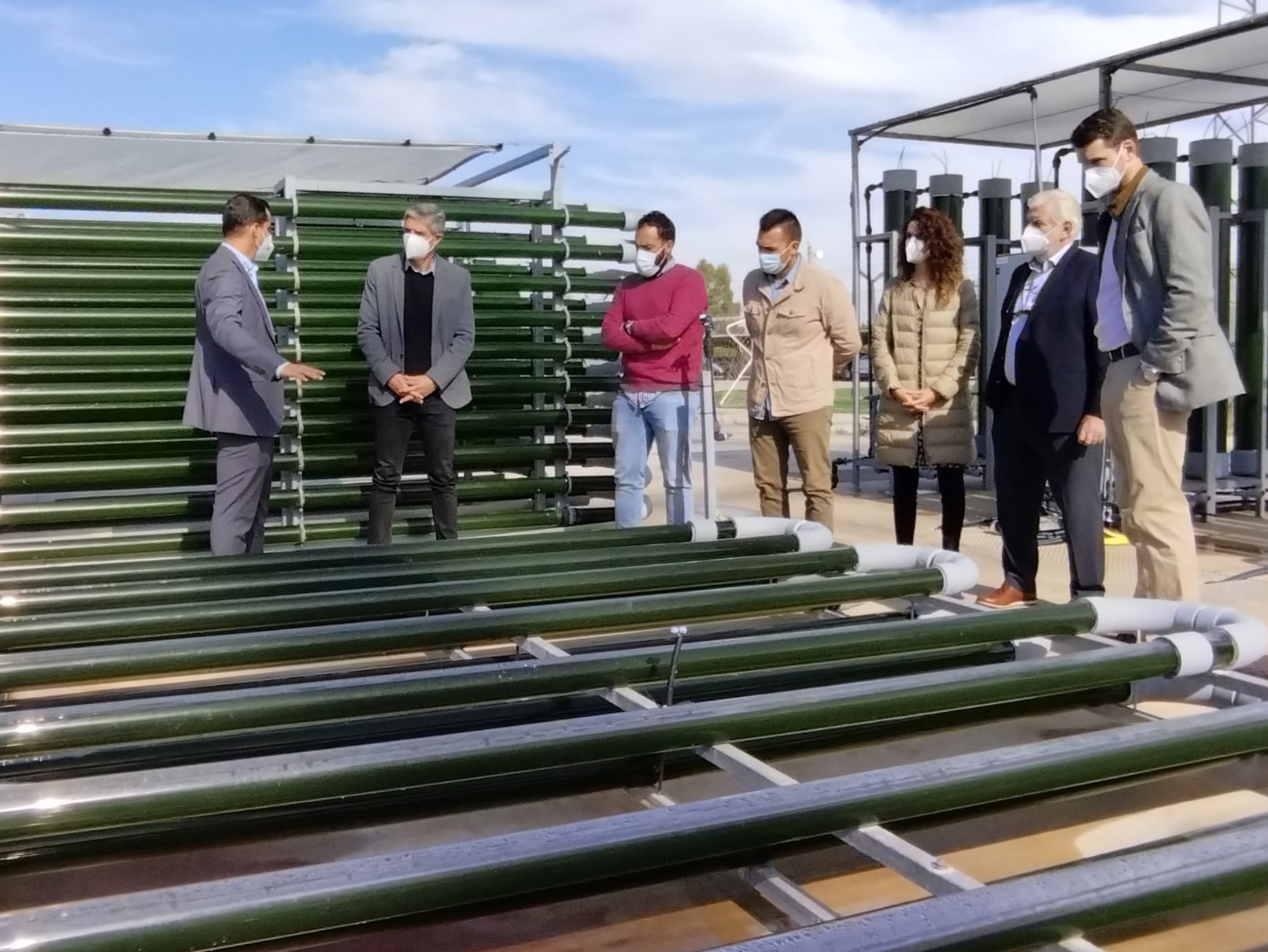 EL ALCALDE CONOCE LAS INSTALACIONES DE ALGA ENERGY