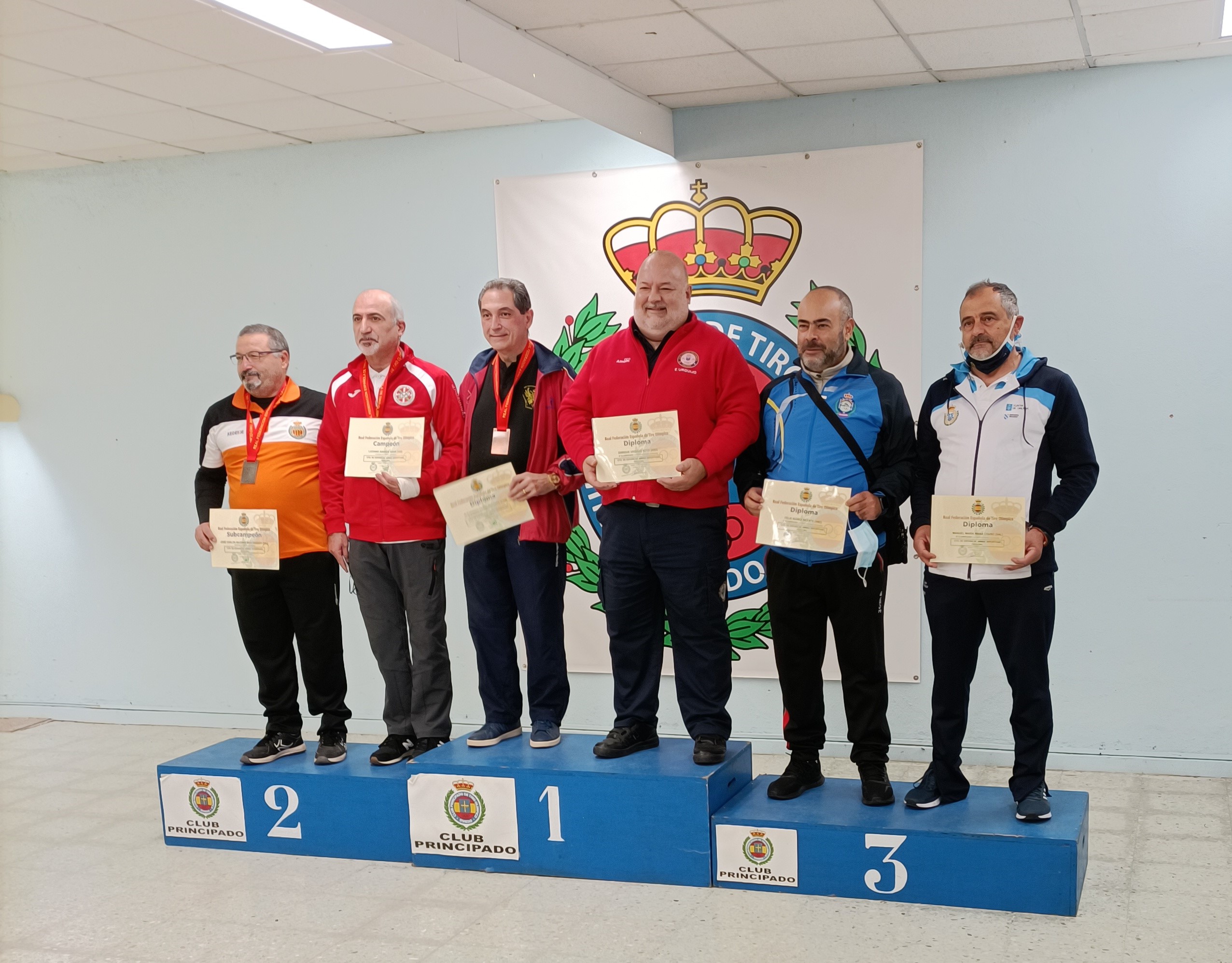 Vidal felicita al equipo del Club Linense de Tiro Olímpico por el subcampeonato de España de armas deportivas