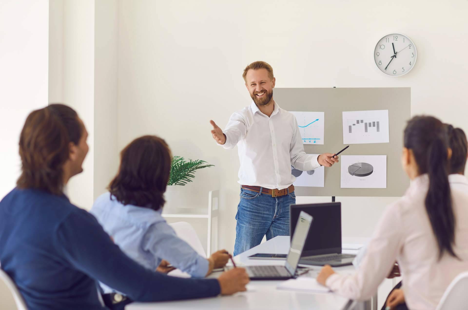 Masterclass para alcanzar el éxito empresarial en el entorno online con el asesor de emprendedores digitales Miguel Aguado (Asesoría Blogger)