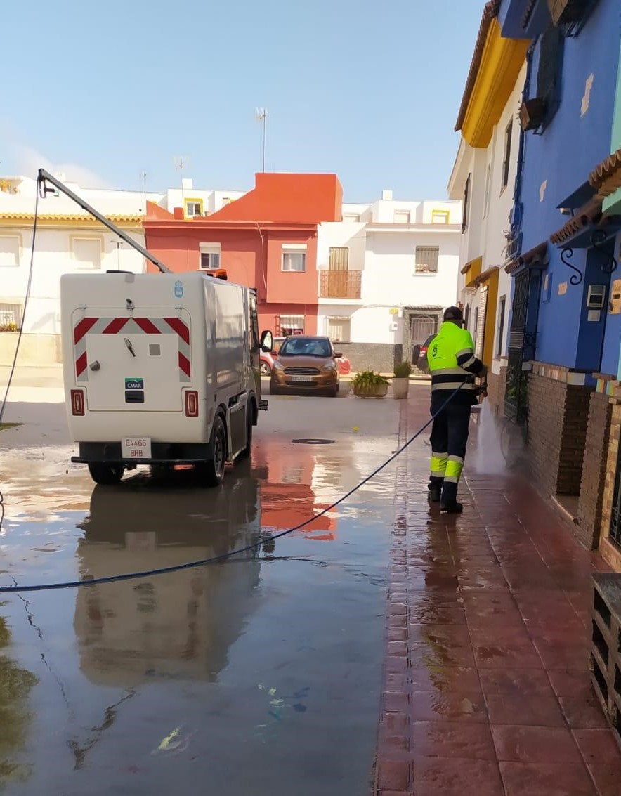 Limpieza mantiene los trabajos de baldeo y barrido mecánico de calles usando agua de pozos para cumplir con las disposiciones previstas ante la grave situación de sequía
