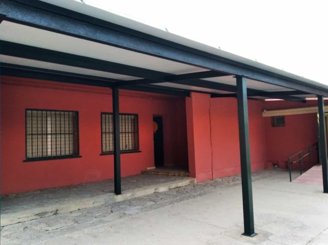 Mantenimiento Urbano actúa en los centros educativos Almadraba y Santa Ana