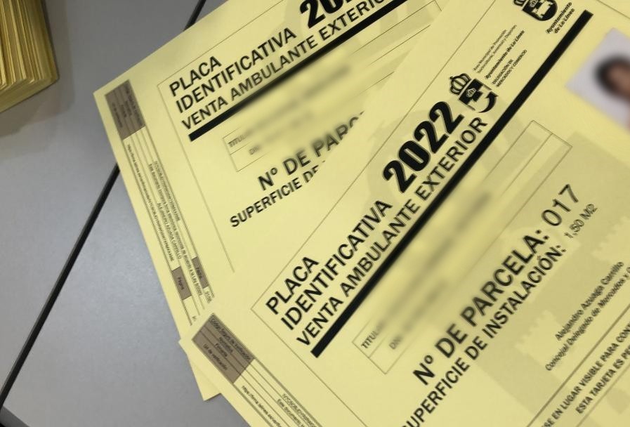 Mercados y Comercio dotará de placas identificativas a los ambulantes y propietarios de quioscos
