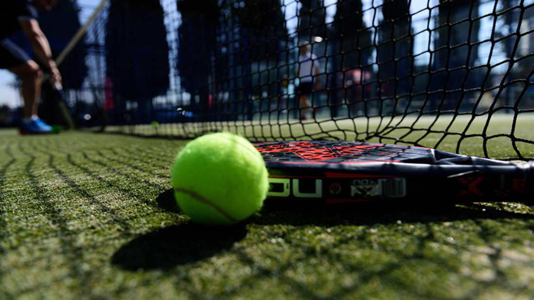Deportes organiza el I Torneo de Pádel y Tenis para adultos con la participación de 70 jugadores