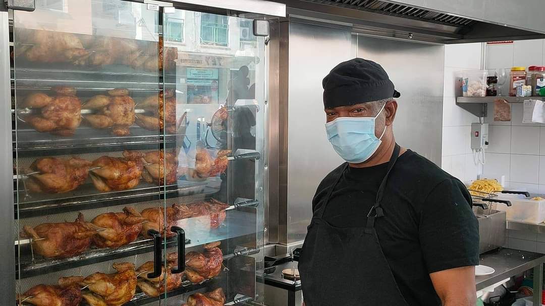 Asador de Pollos KIKIRIKI: Pollos Asados a domicilio de gran calidad en Cádiz