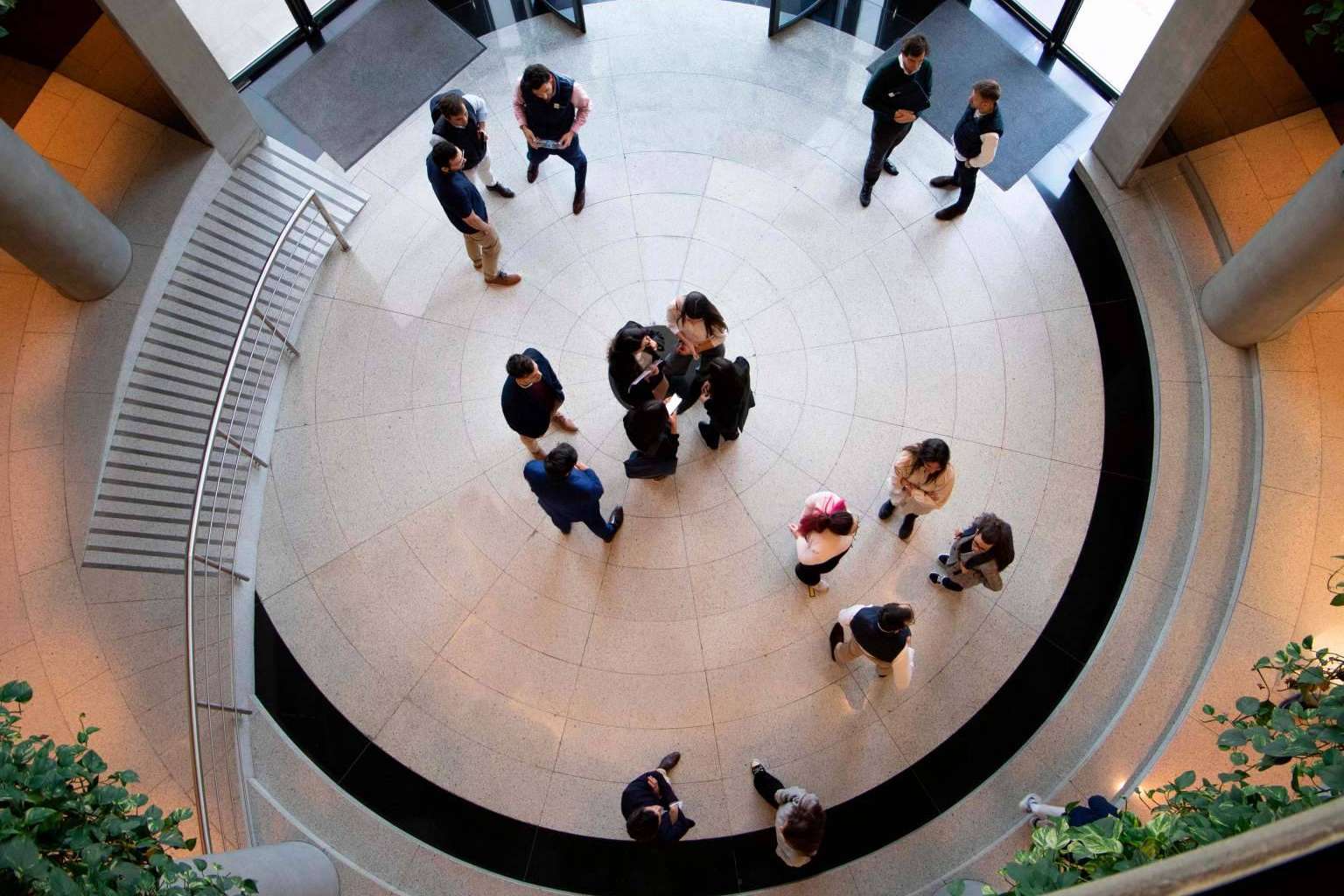 Infinitas puertas profesionales se abren con el MBA de ESIE, 'One School, Thousand of Paths'