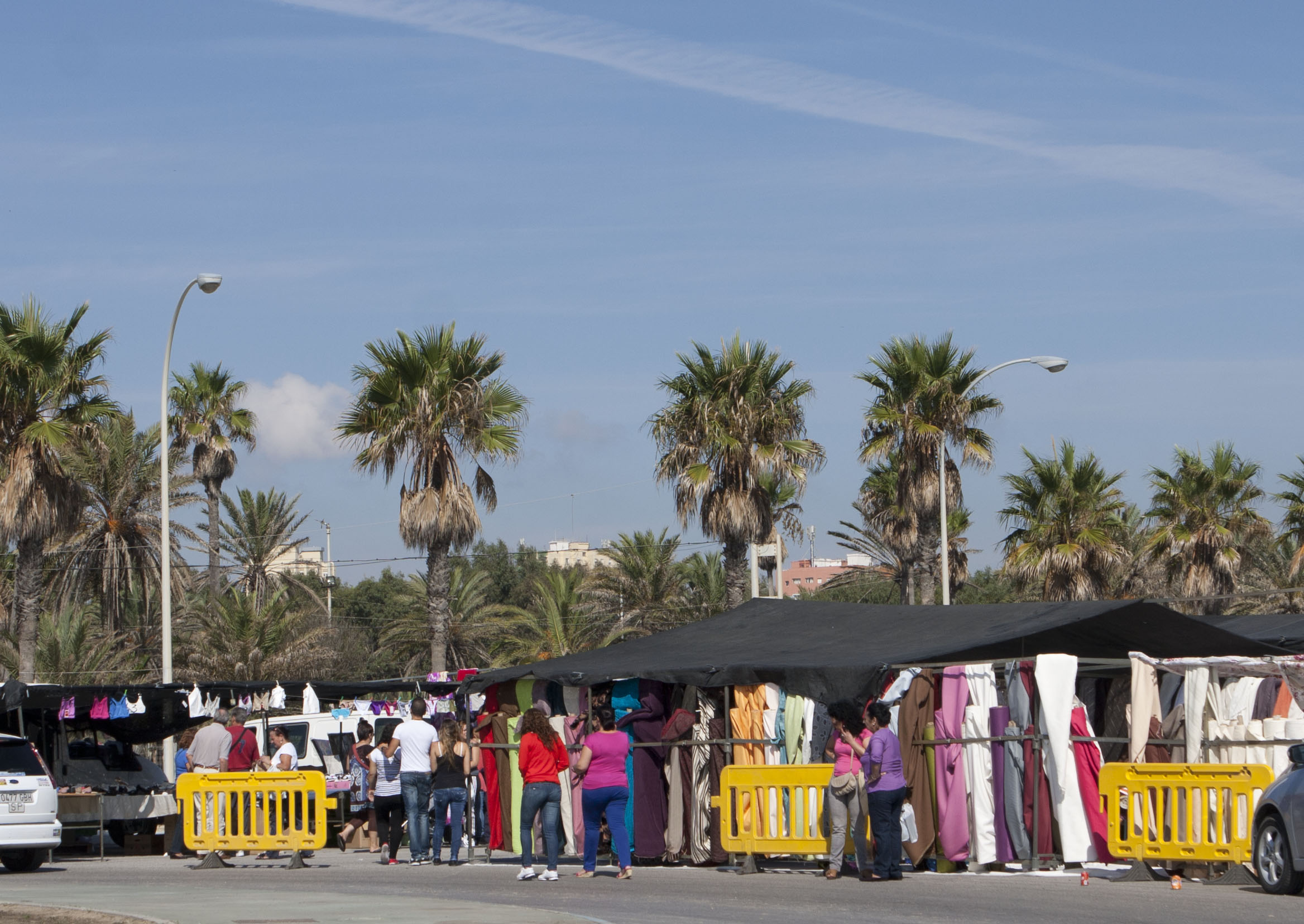 El Ayuntamiento mantendrá el mercadillo de los miércoles en su actual ubicación hasta el inicio de la obra de acondicionamiento del recinto ferial