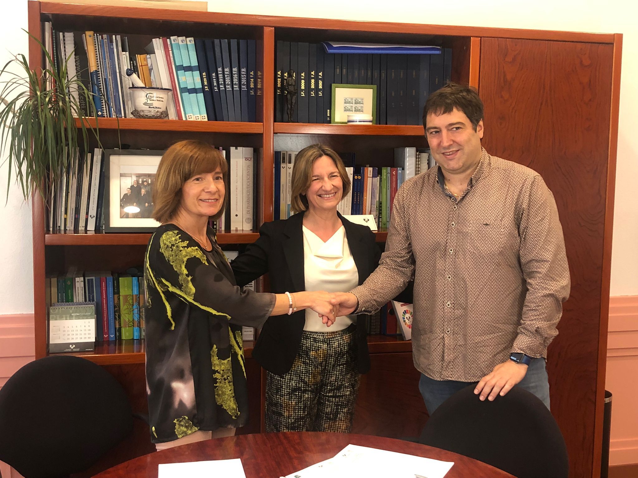 Universidad del País Vasco y FEUSE colaboran para fomentar el uso del euskera en la profesión farmacéutica