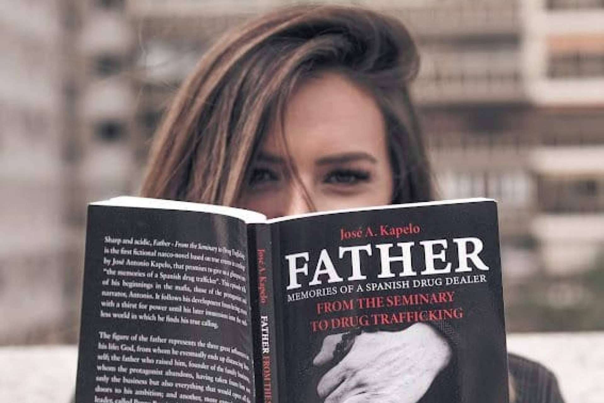 'Padre', de Jose. A. Kapelo y la edición inglés e italiano