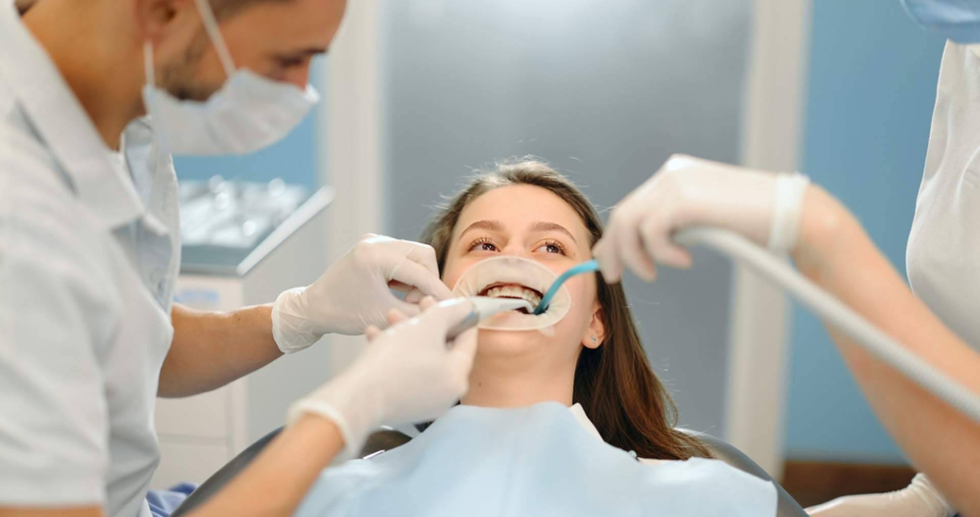 Los tratamientos de la clínica Oralmedic para mejorar la salud y estética bucal