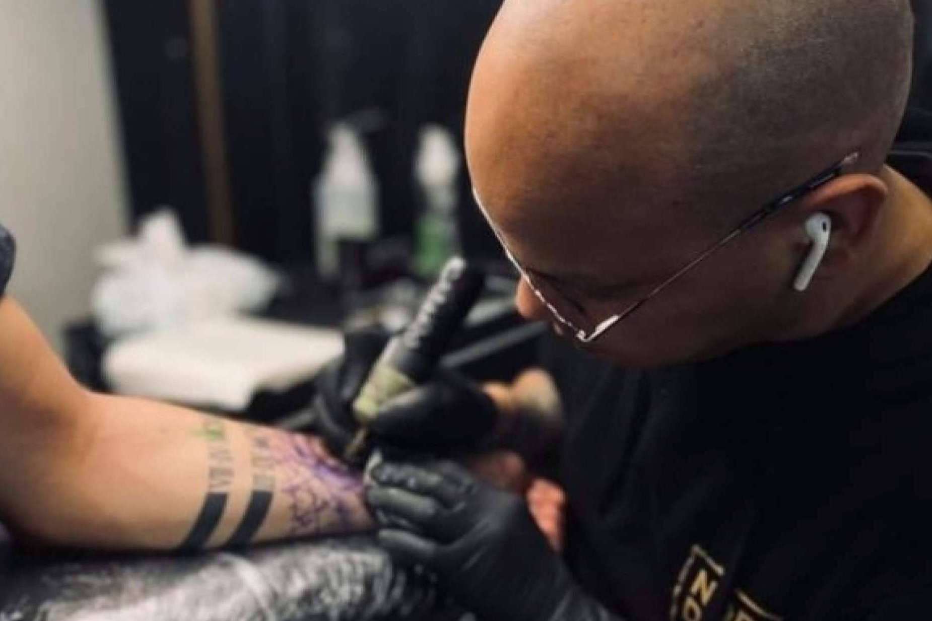El tatuador Víctor Piedrahita y los tatuajes realistas que realiza