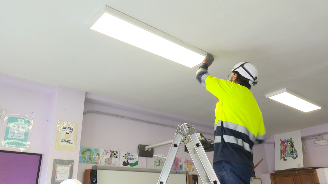 Iniciadas las visitas técnicas a colegios previas a la instalación de paneles solares cuya ubicación se ejecutará en septiembre