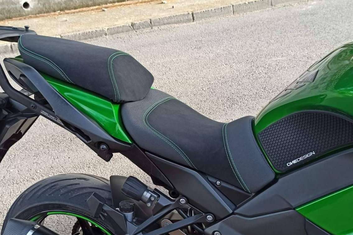 Tapizar asiento de moto antes de empezar a desplazarse durante las vacaciones con JM Fundas