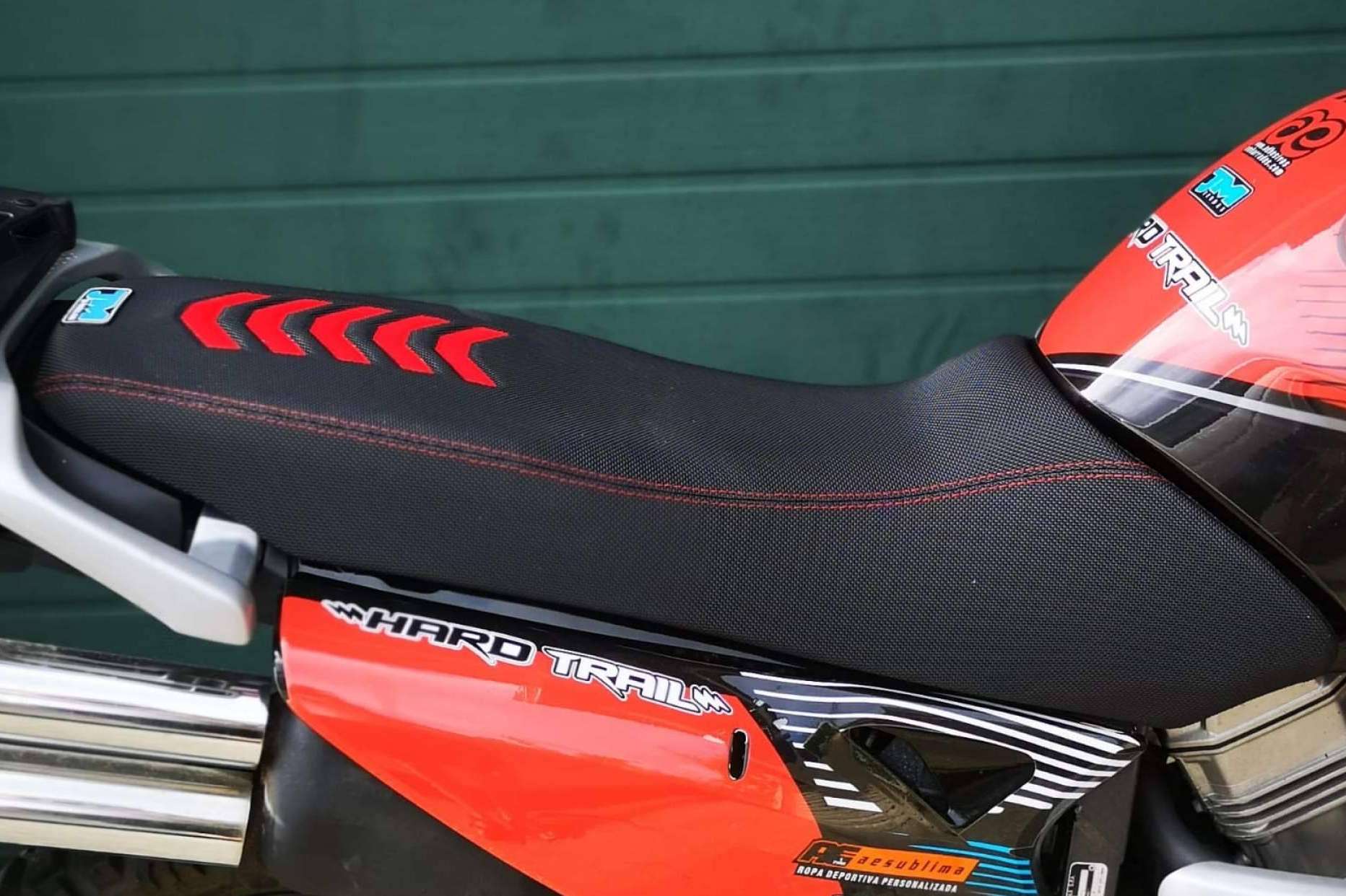 Disfrutar de los viajes largos con los asientos cómodos para moto de JM Fundas