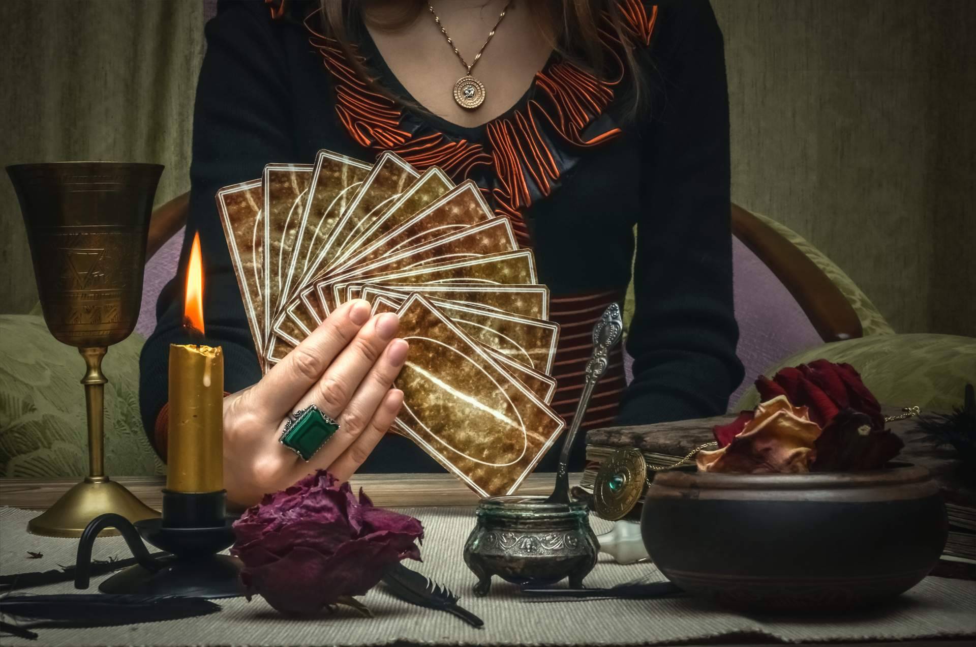 Tarotista Marta Aguado, videntes sin preguntas y tarot fiable