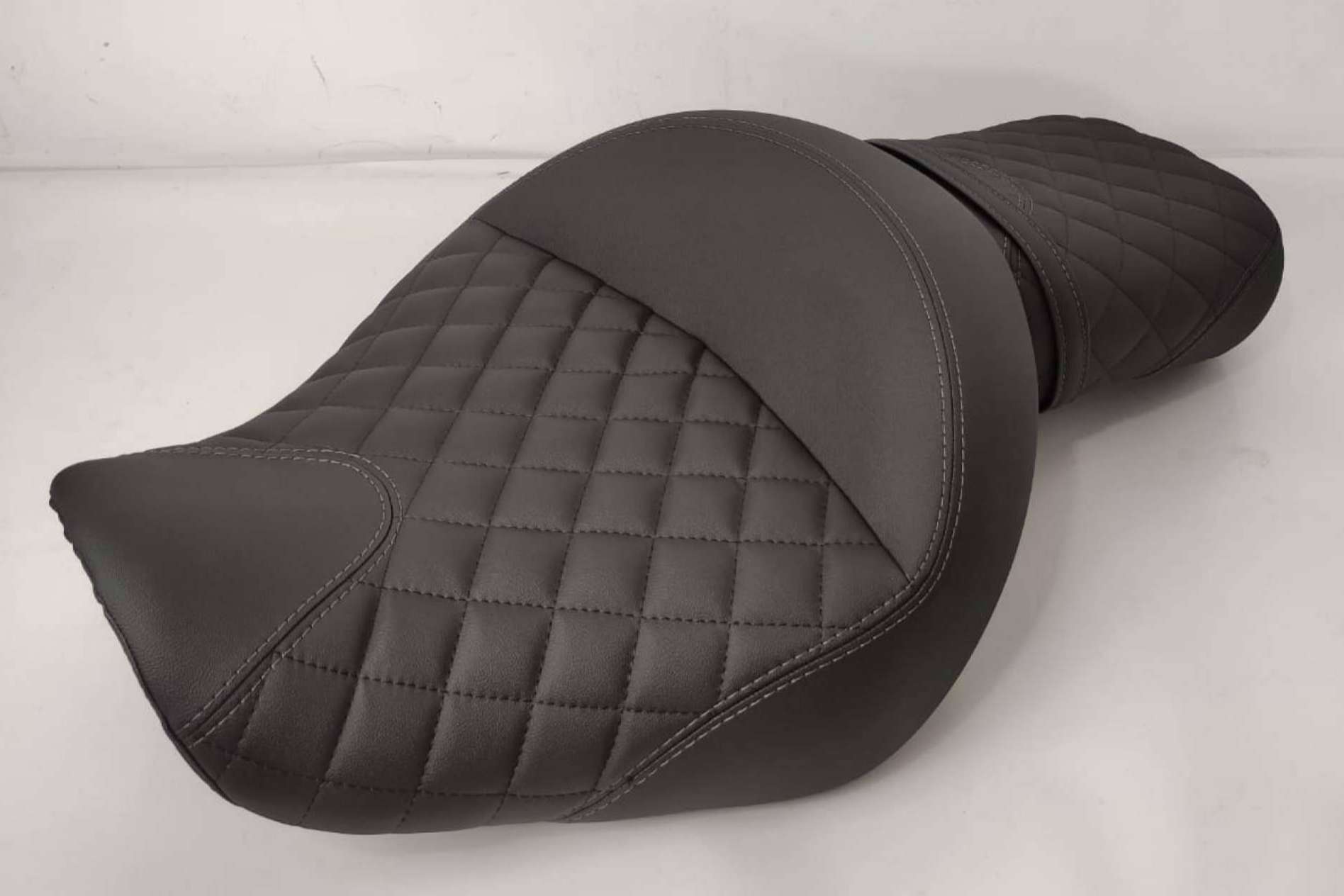 Servicio de tapizado en asiento de moto, de la mano de JM-FUNDAS