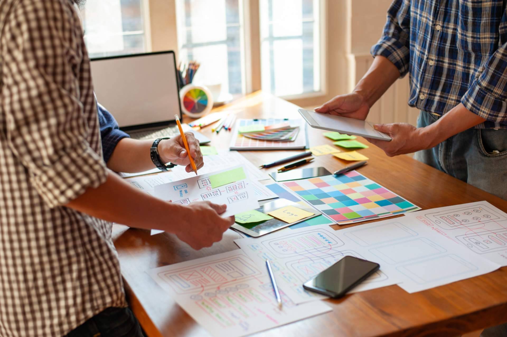 Dejar en manos del estudio de diseño gráfico y web Signum Comunicación todo el proceso creativo y funcional