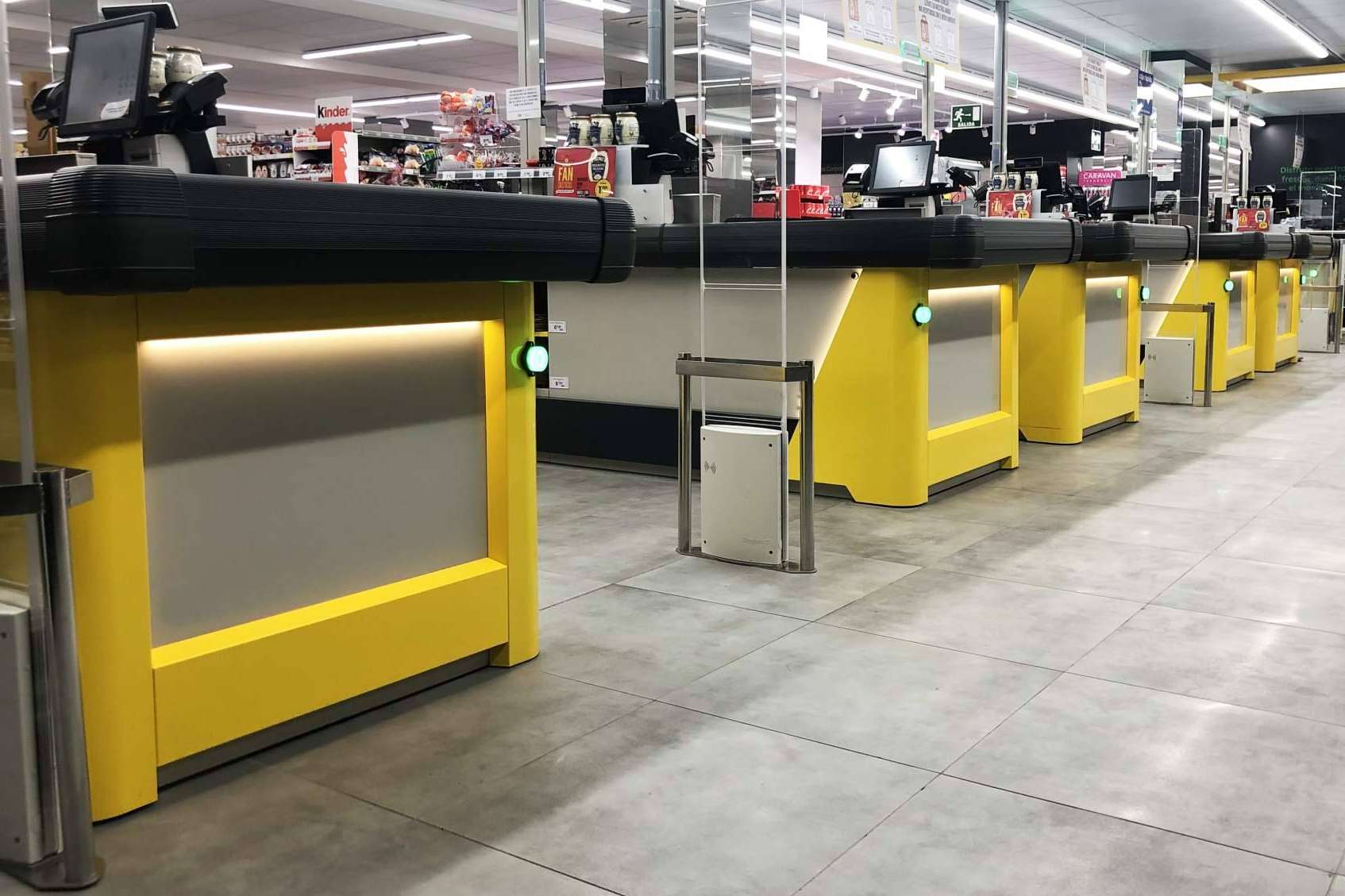 Equipamiento y mobiliario comercial para todo tipo de sector, disponible en Creaciones Marsanz