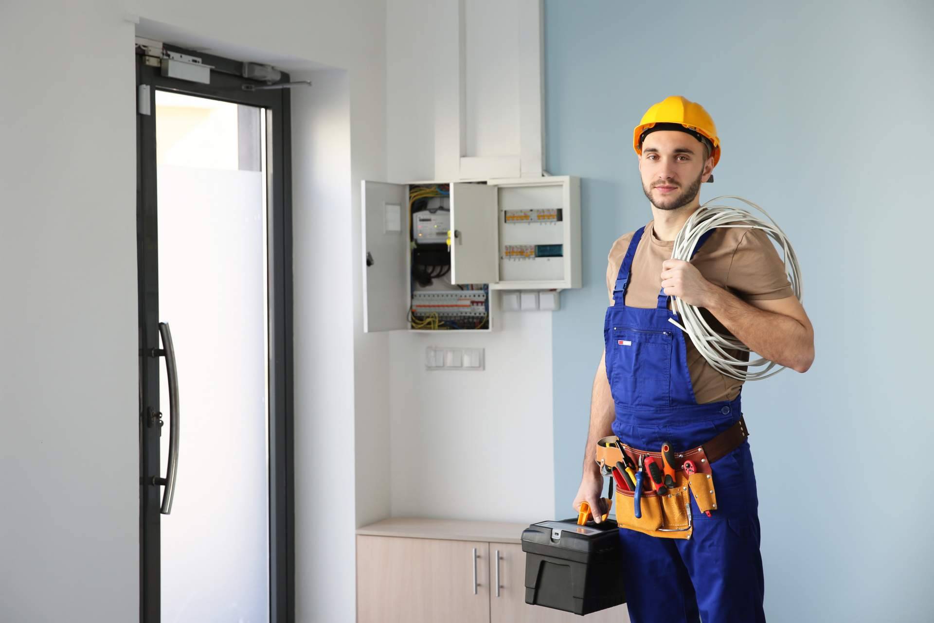 Electricistas Benalmádena 24h, con Soluciones González