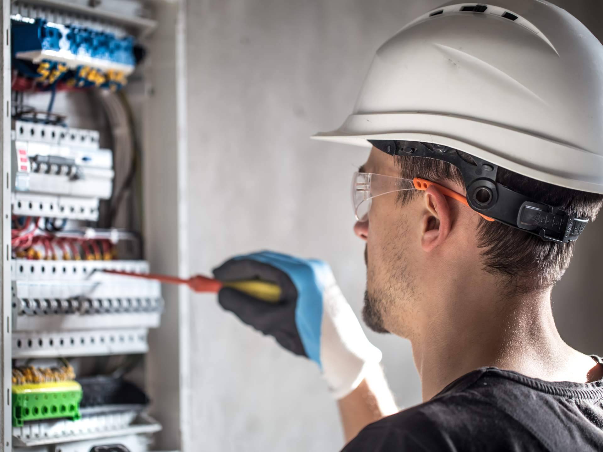 Soluciones González, electricistas Marbella 24h