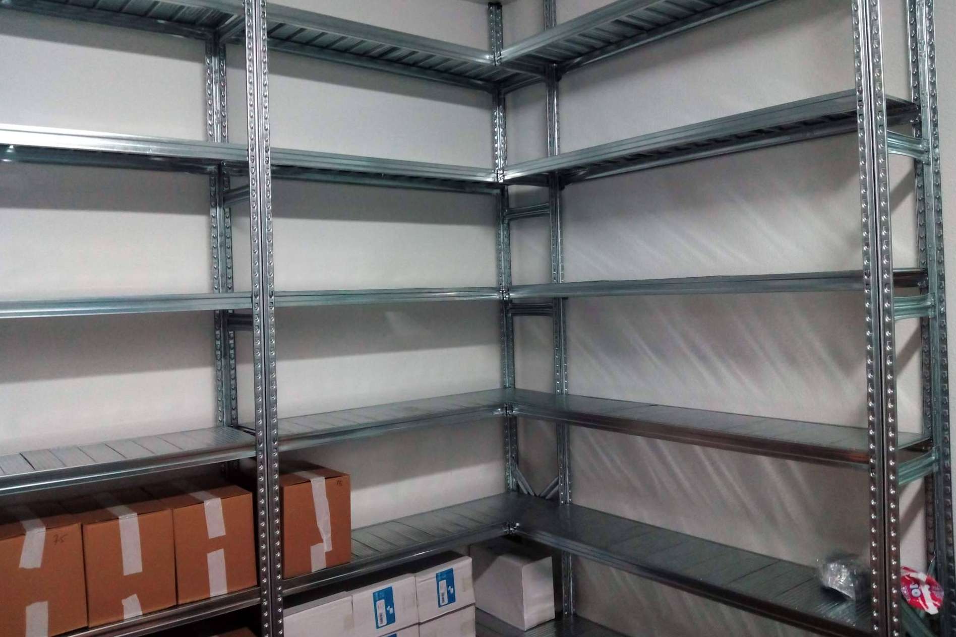 OfficeDeco muestra las estanterías metálicas perfectas para la oficina