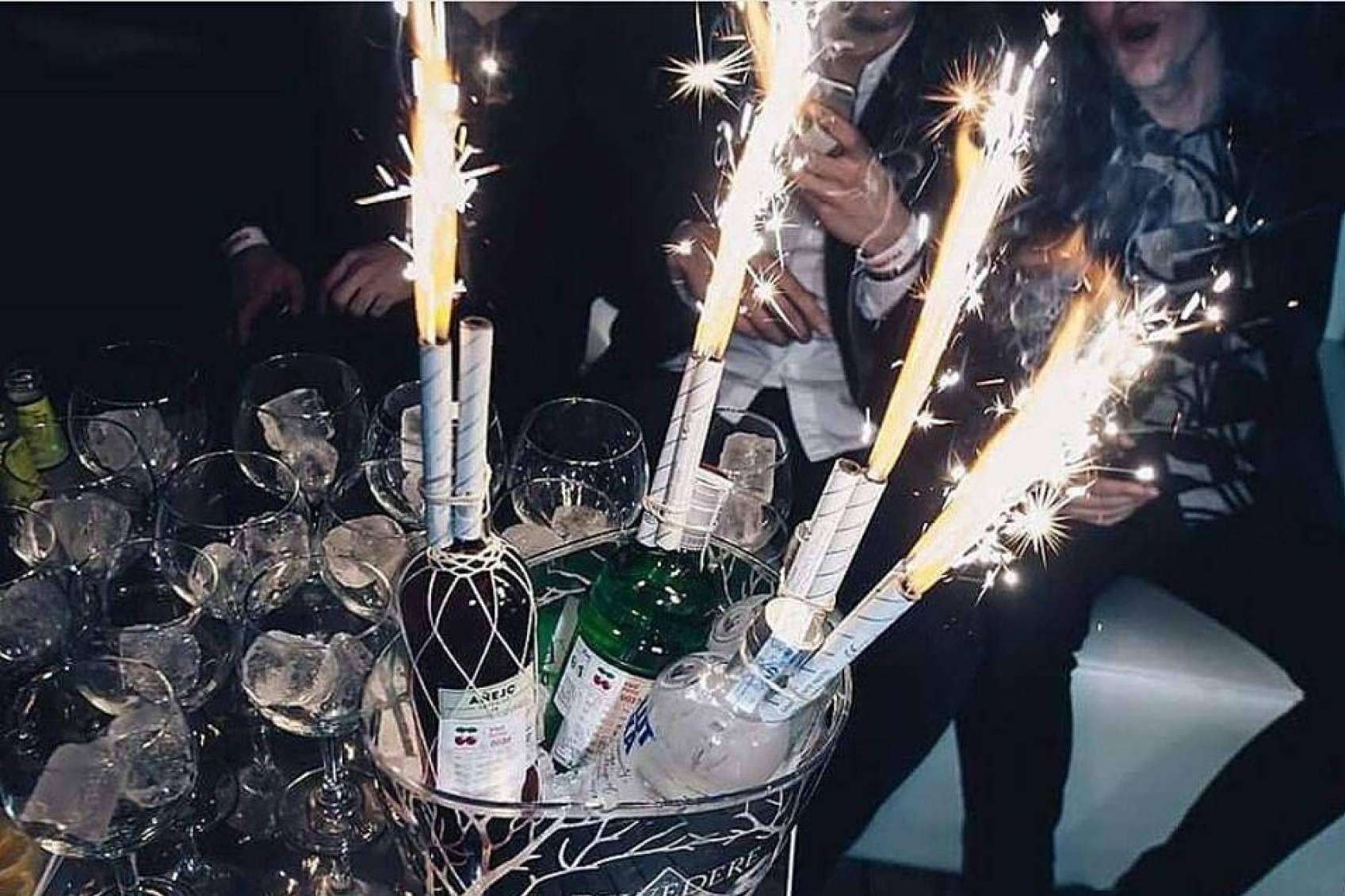 La amplia variedad de bengalas para eventos de Petardos AM