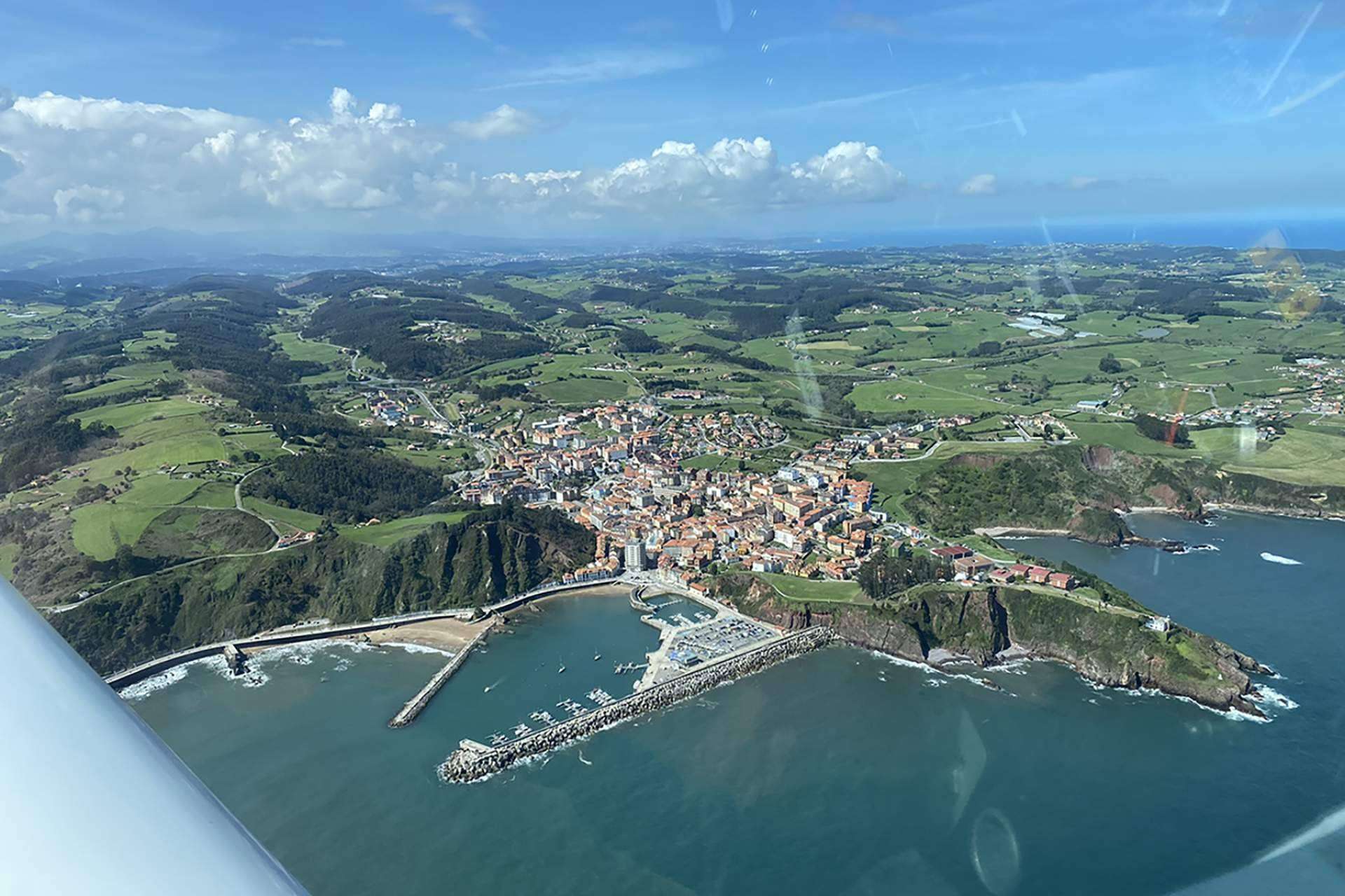 Volar en Asturias con los cursos de pilotaje de ultraligero de Asturfly