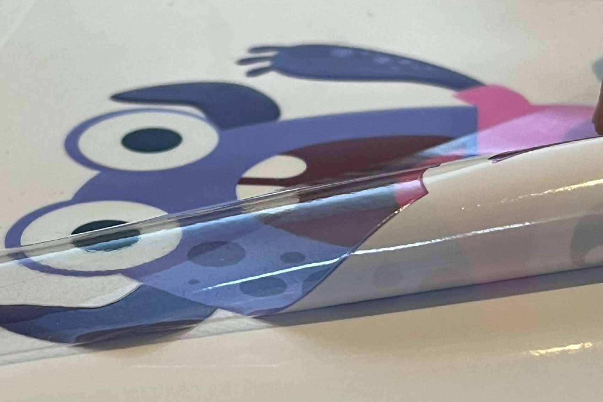 UV-DTF Barcelona, servicios que revolucionan las pegatinas y los adhesivos stickers