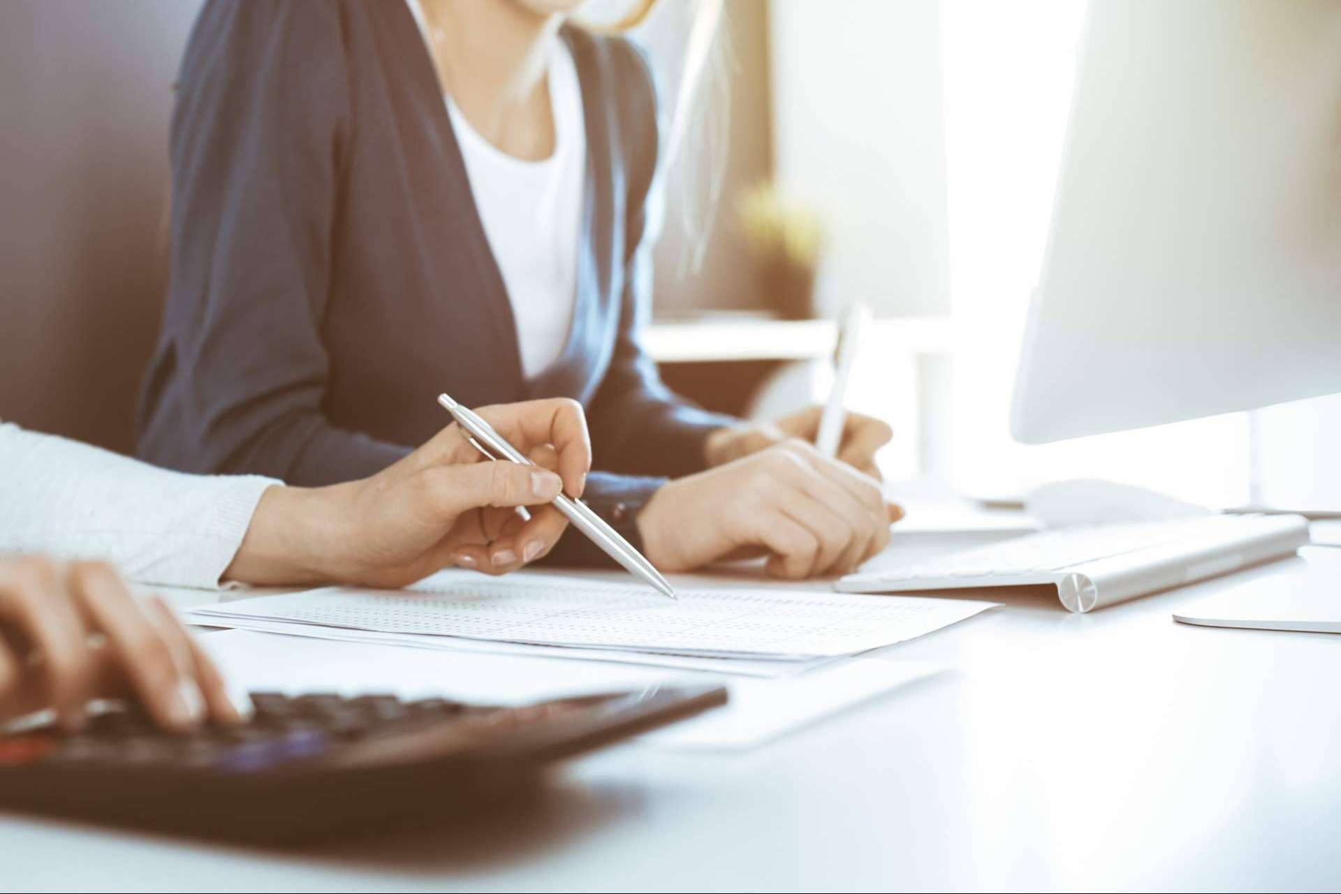 Los beneficios y diferencias entre la gestoría online y la gestoría presencial, según Doiser