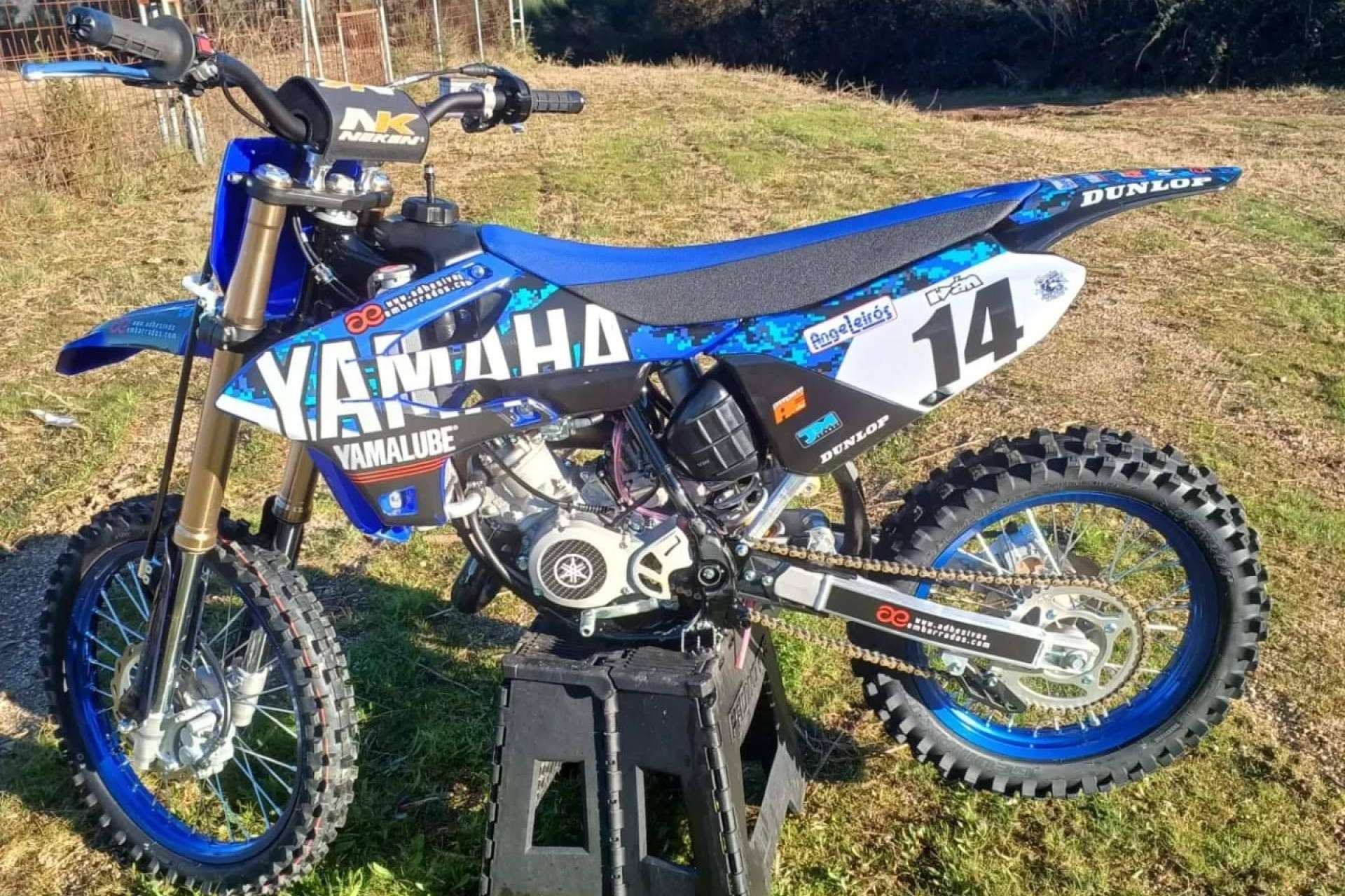 Los adhesivos personalizados para motos de ADHESIVOSSEMBARRADOS