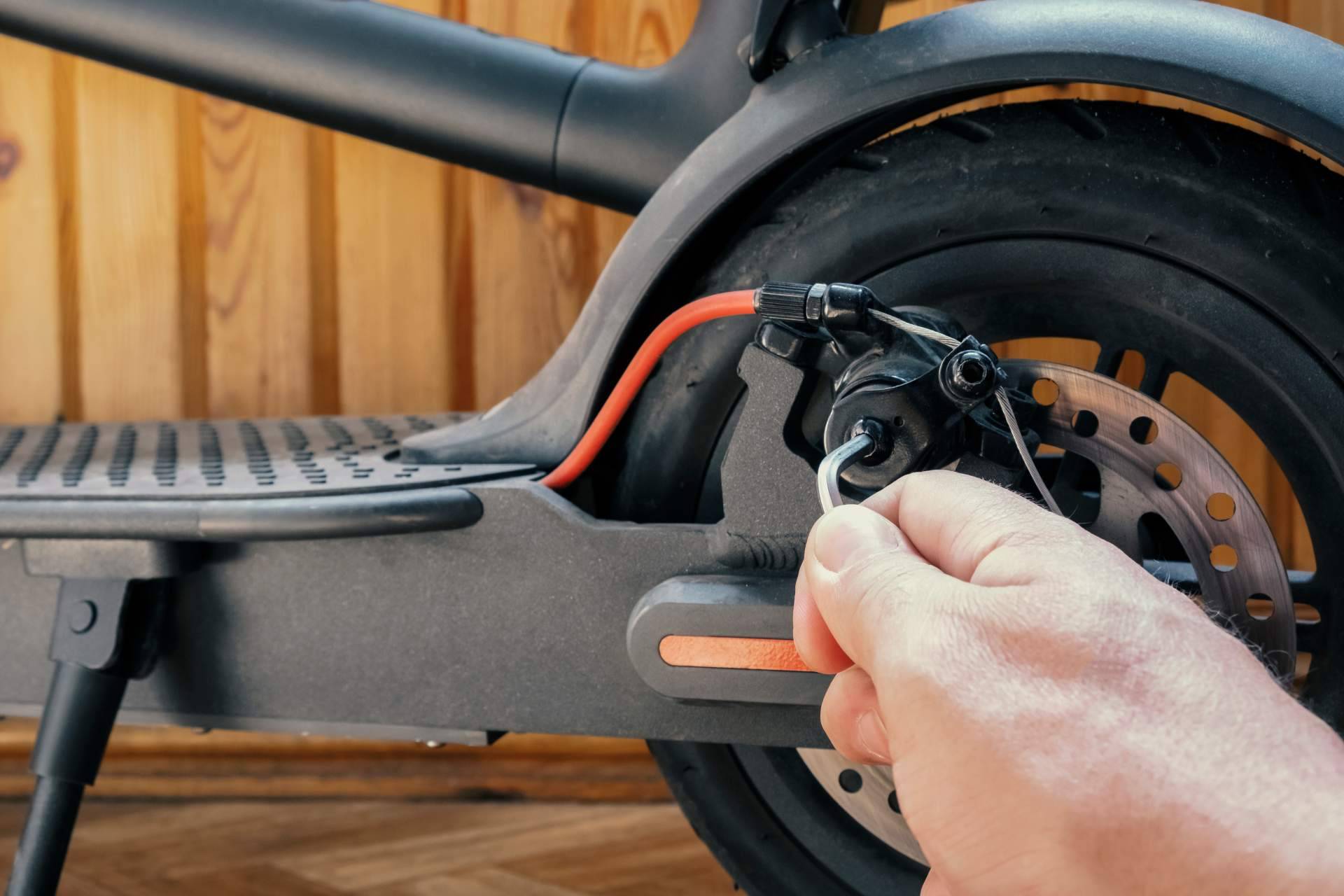 La empresa Mundo del Móvil consta de un equipo de especialistas en reparación de patinetes eléctricos